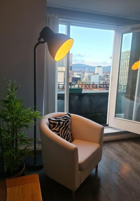 City Centre Top Floor Apartment In Belfast City Centre Экстерьер фото
